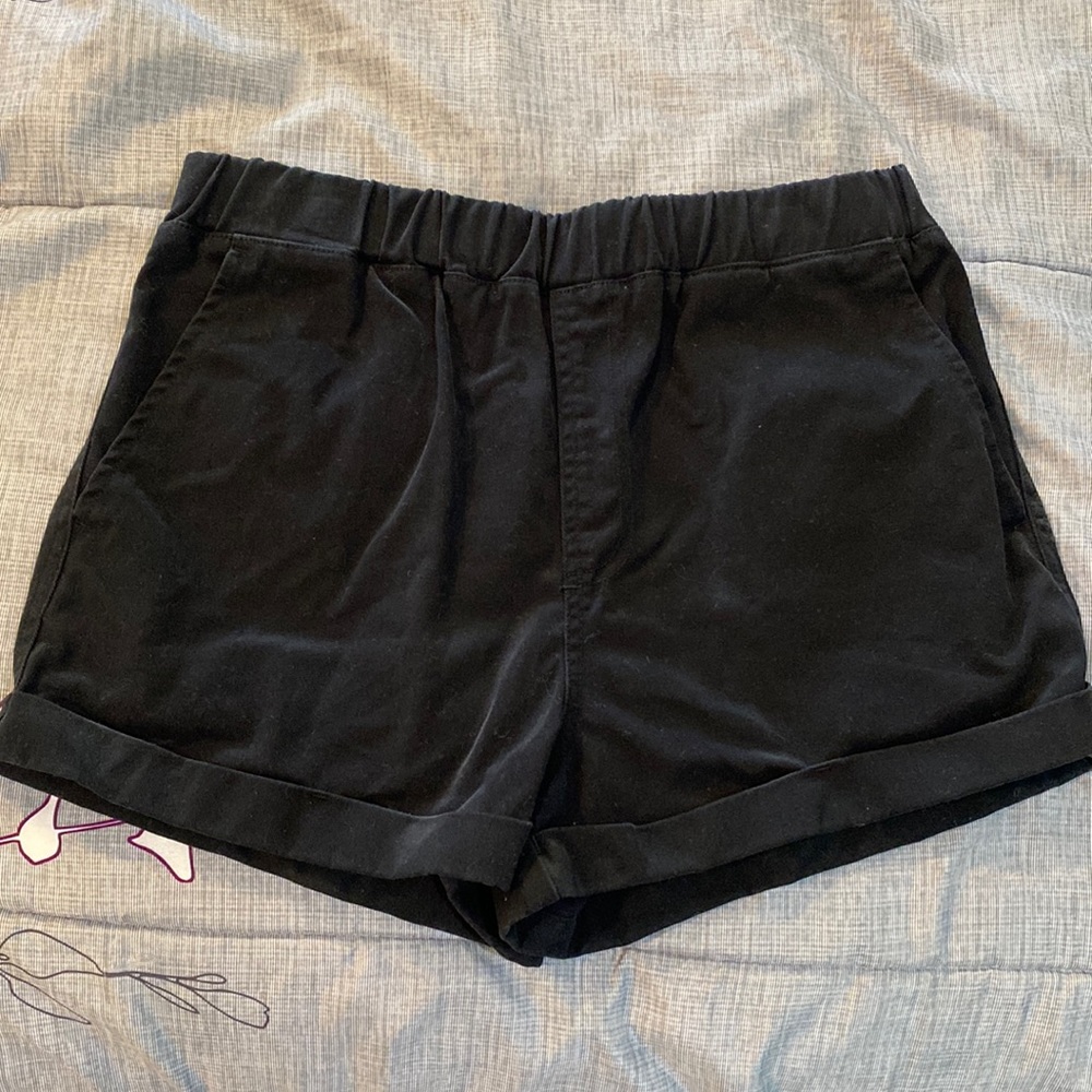 Forever 21 stretch band black shorts. Size M